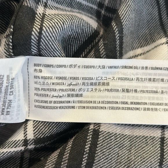 Hollister Boyfriend Fit Gray & White Plaid Button Down Flannel Top Size Small - Picture 6 of 6